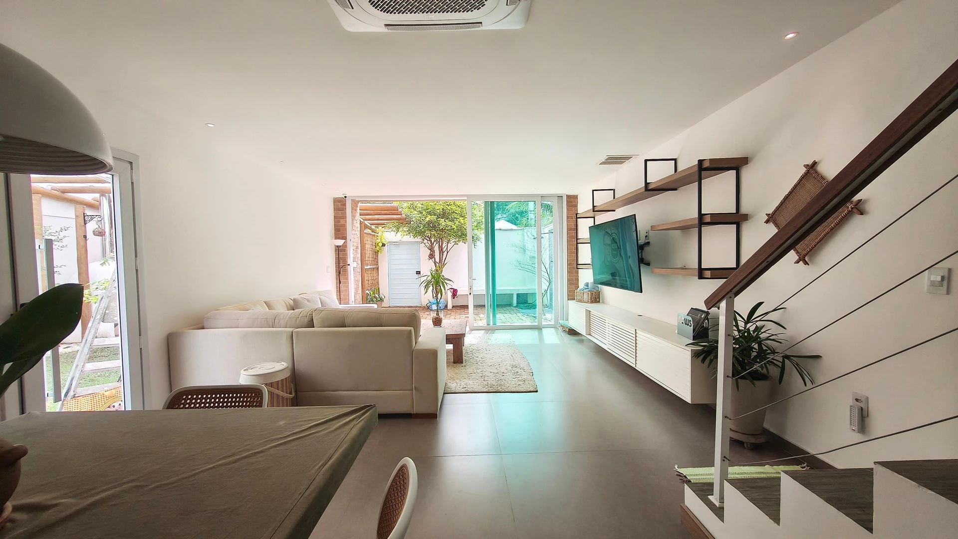 Furnished 3-bedroom house with private garden and 1 parking — photo 3