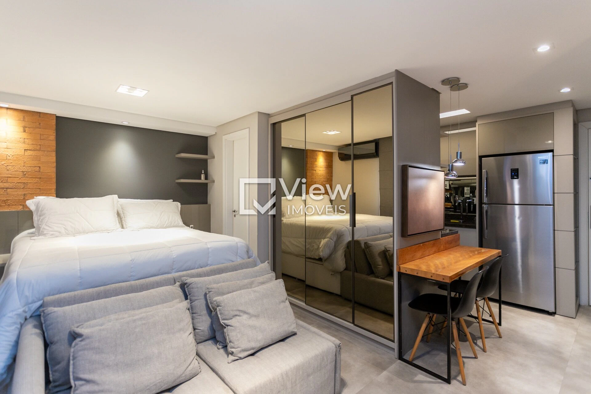 Furnished studio, 35 m², with floor-to-ceiling windows — photo 2