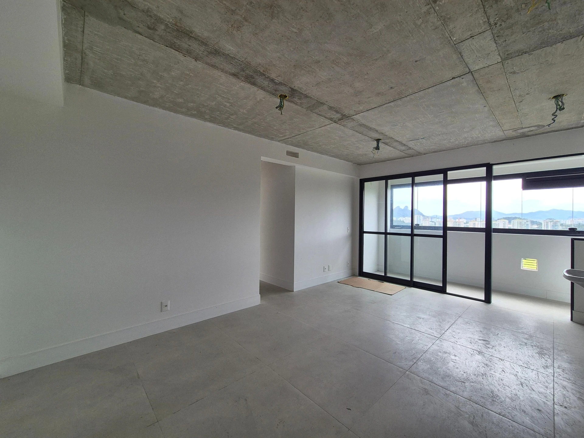 3-bedroom apartment with a mountain view — photo 10