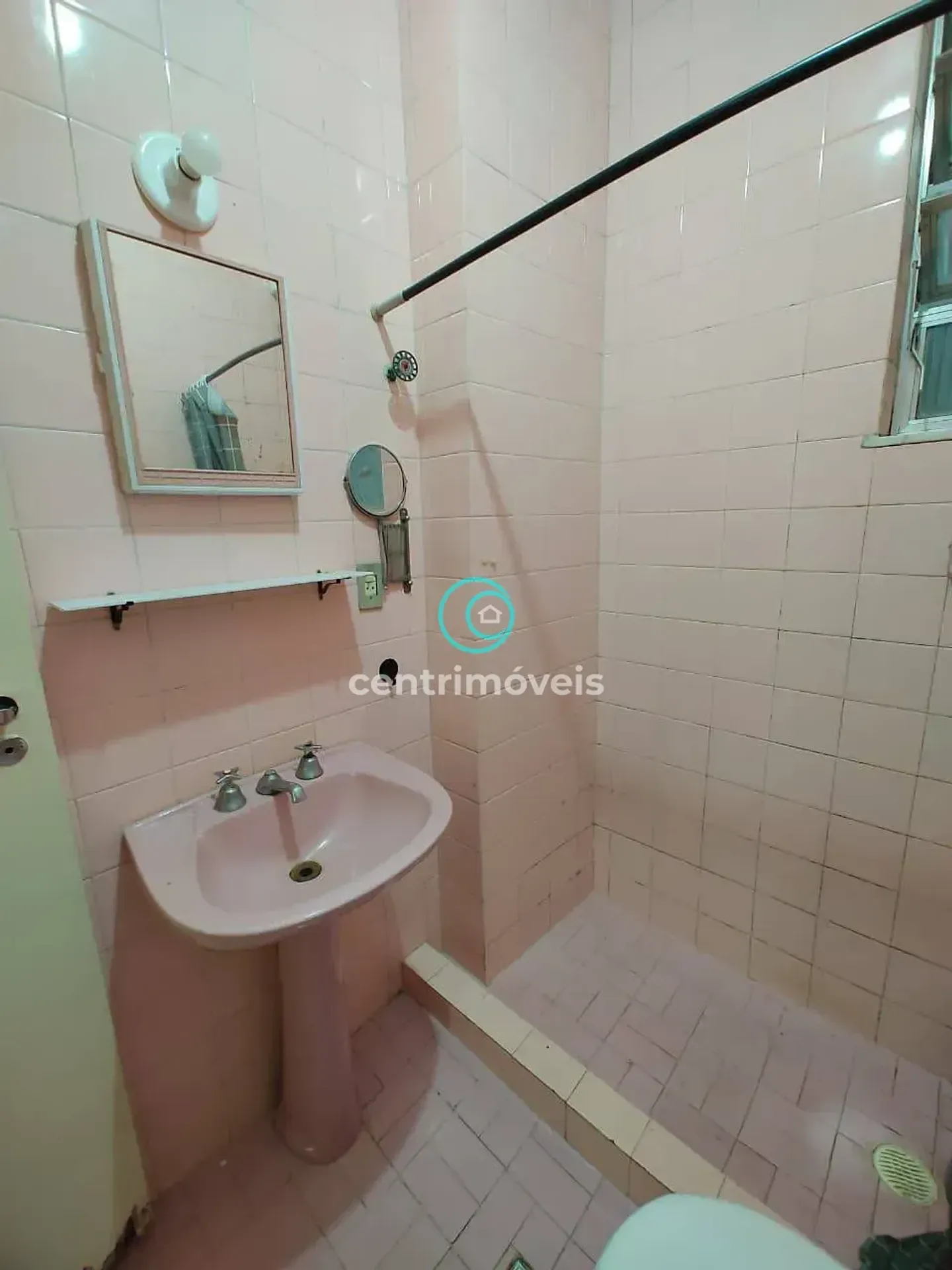 Wood or laminate floors in a one-bedroom apartment, 52 m² — photo 11