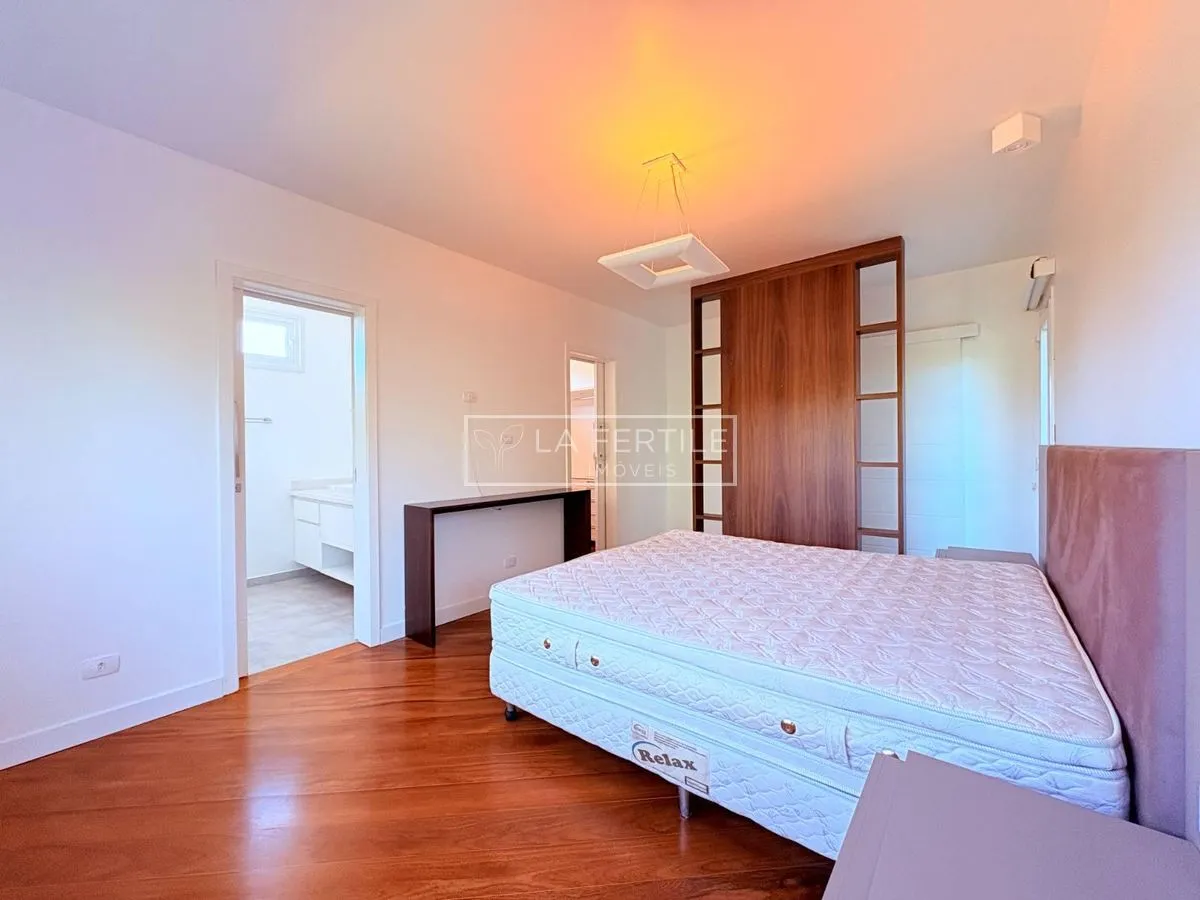 Будинок на 5 спалень із 2 ванними при кімнаті, 400 м² — photo 23