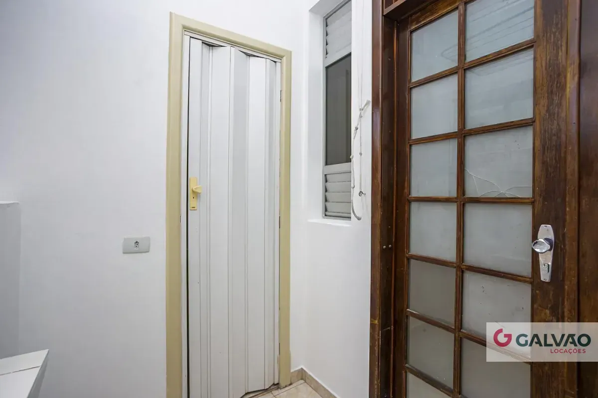 Unfurnished 3-bedroom apartment with 1 bathroom and no parking — photo 28
