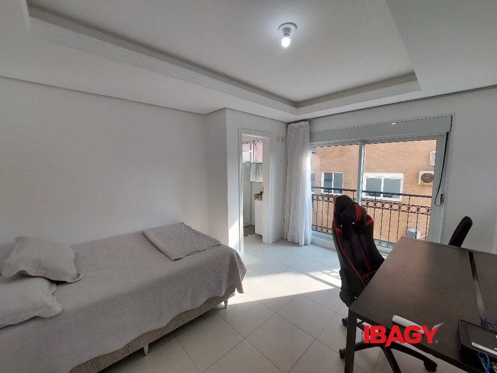 Furnished apartment with 3 en-suite bedrooms — photo 11