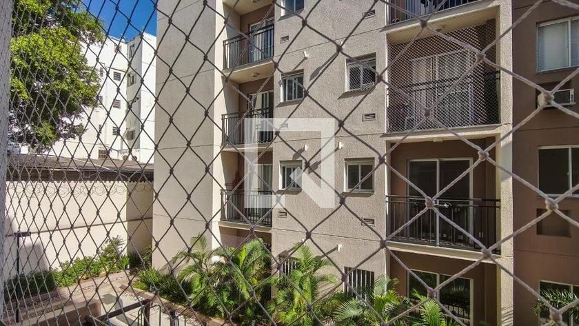 Furnished apartment, 32 m², with floor-to-ceiling windows — photo 25