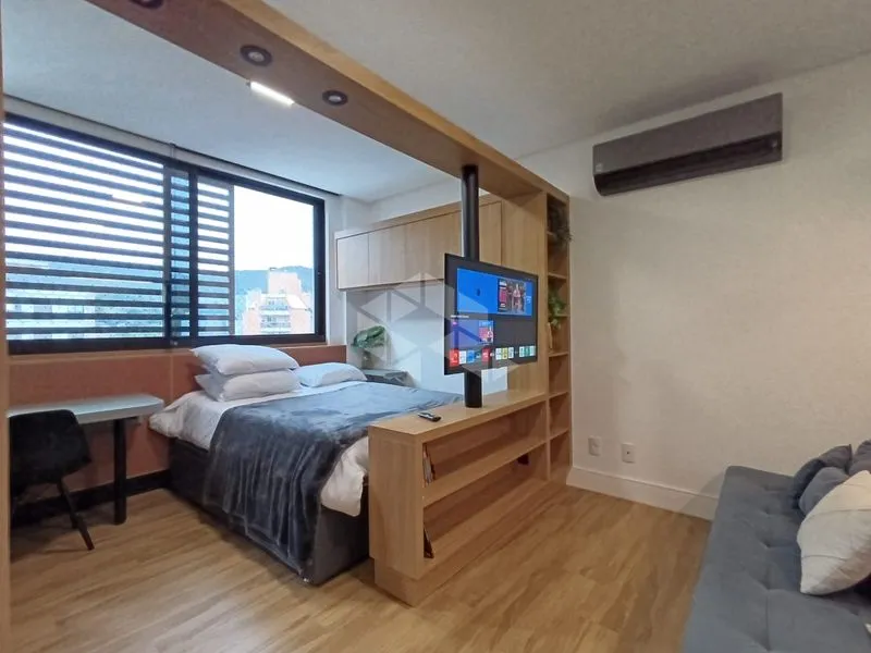 35 m² studio with a washing machine and a home office — photo 10