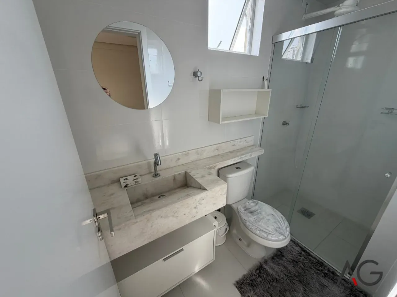 Furnished studio with open-plan kitchen and 2 parking spots — photo 8