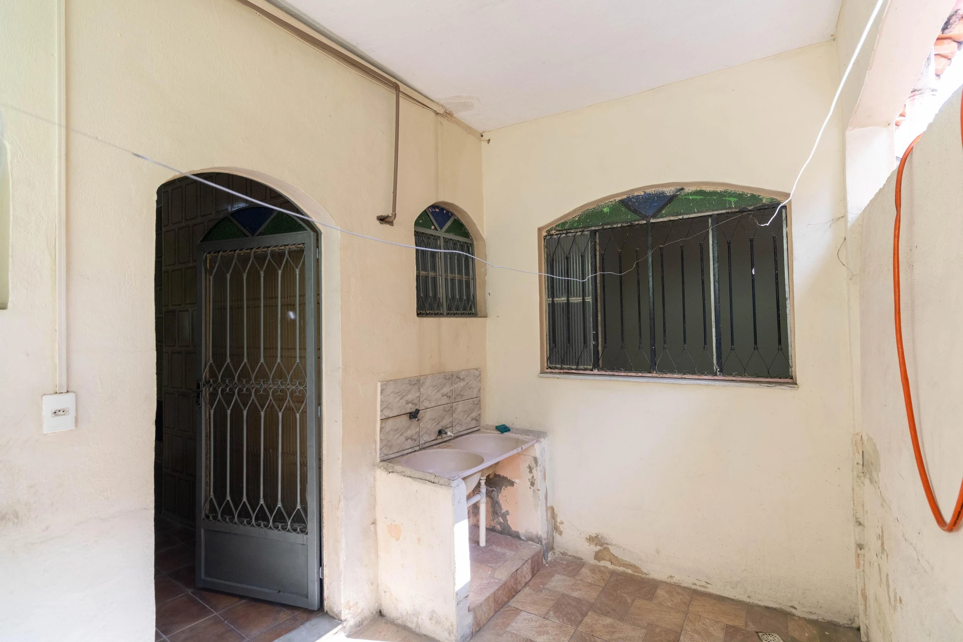 Casa con 2 dormitorios y cocina cerrada con fogón a gas — photo 11