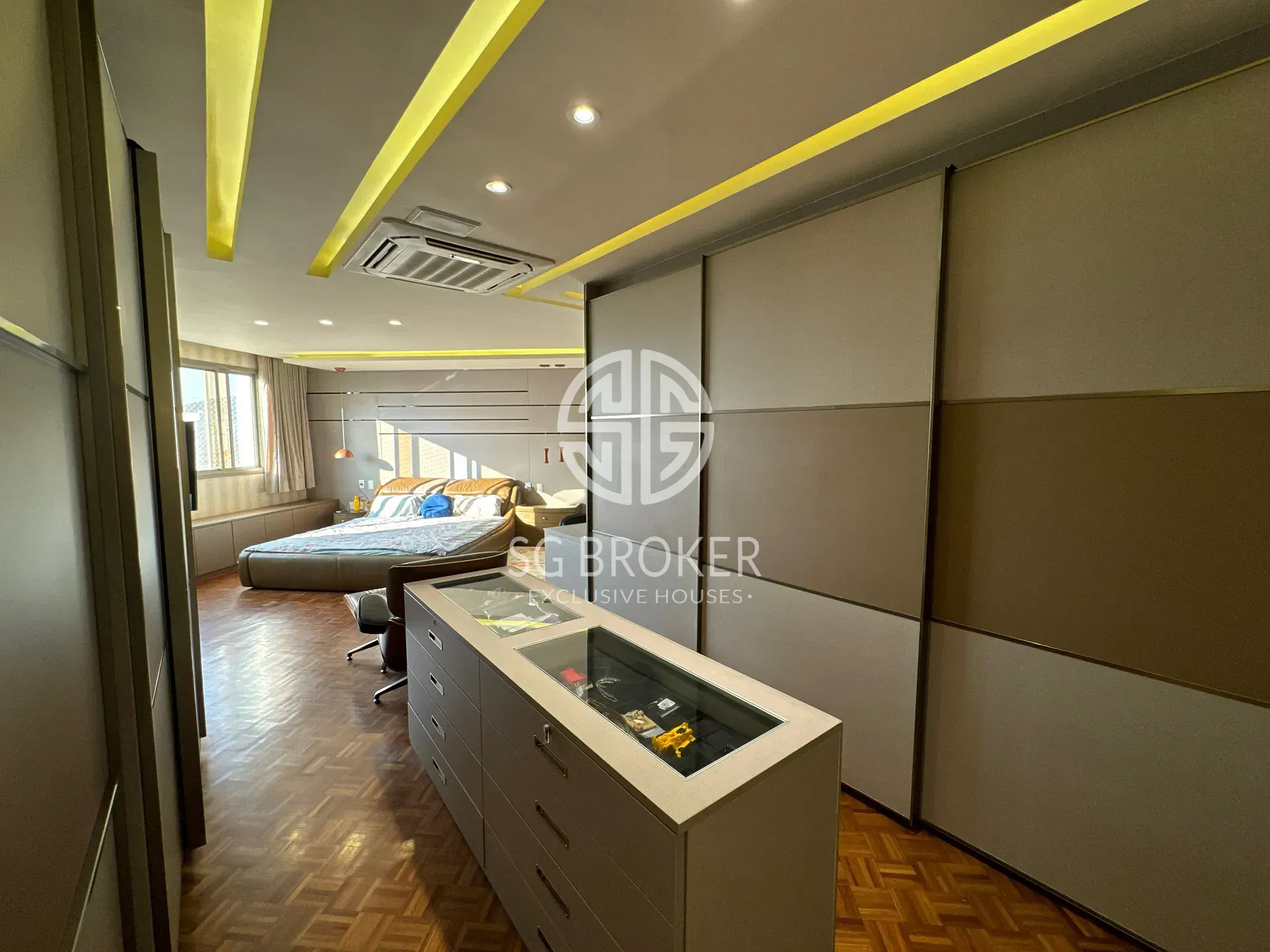 Furnished apartment with open-plan kitchen and 4 bedrooms — photo 48