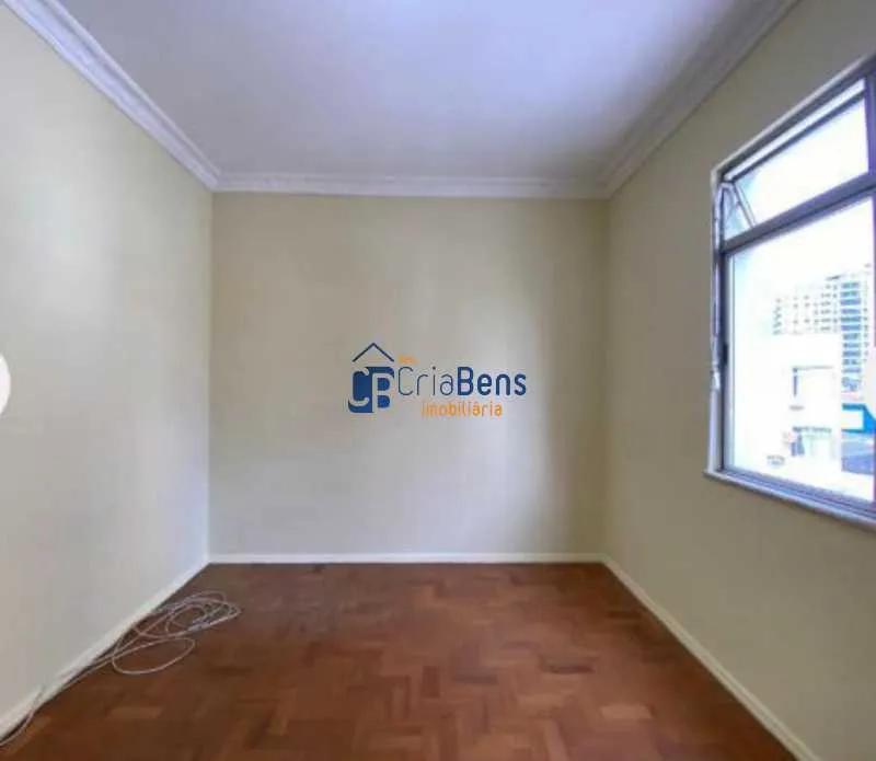 Wood or laminate floors in a 2-bedroom apartment, 60 m² — photo 8