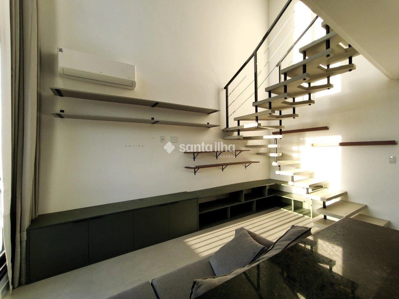 Furnished apartment, 39 m², with floor-to-ceiling windows — photo 11