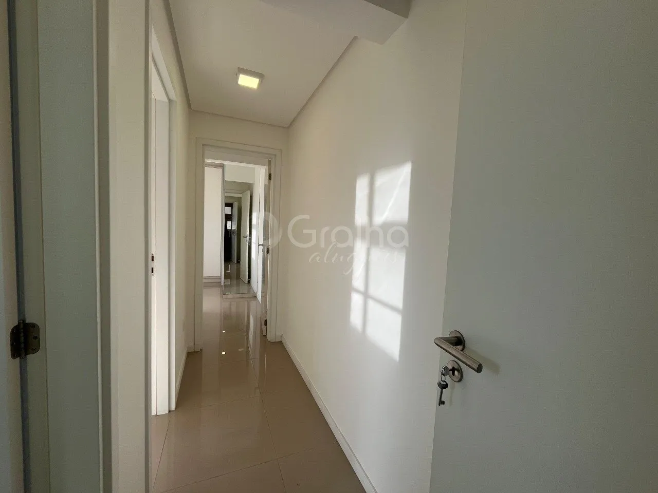 Furnished 2-bedroom apartment with 1 en-suite 94 m² — photo 3