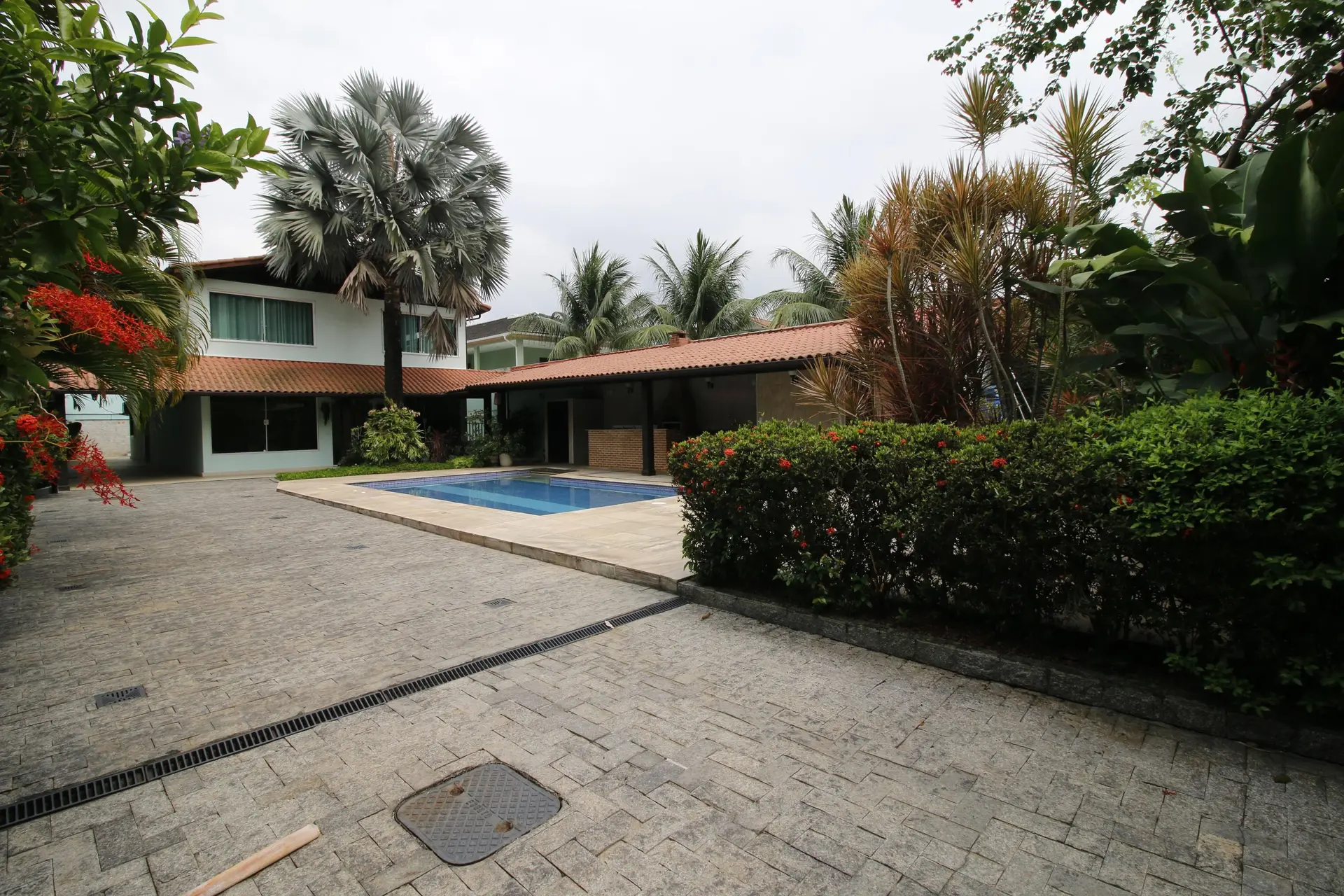3-bedroom house with a garden — photo 14