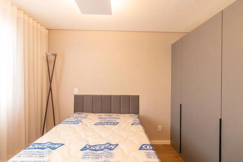 Furnished studio kitnet with an open-plan kitchen — photo 11