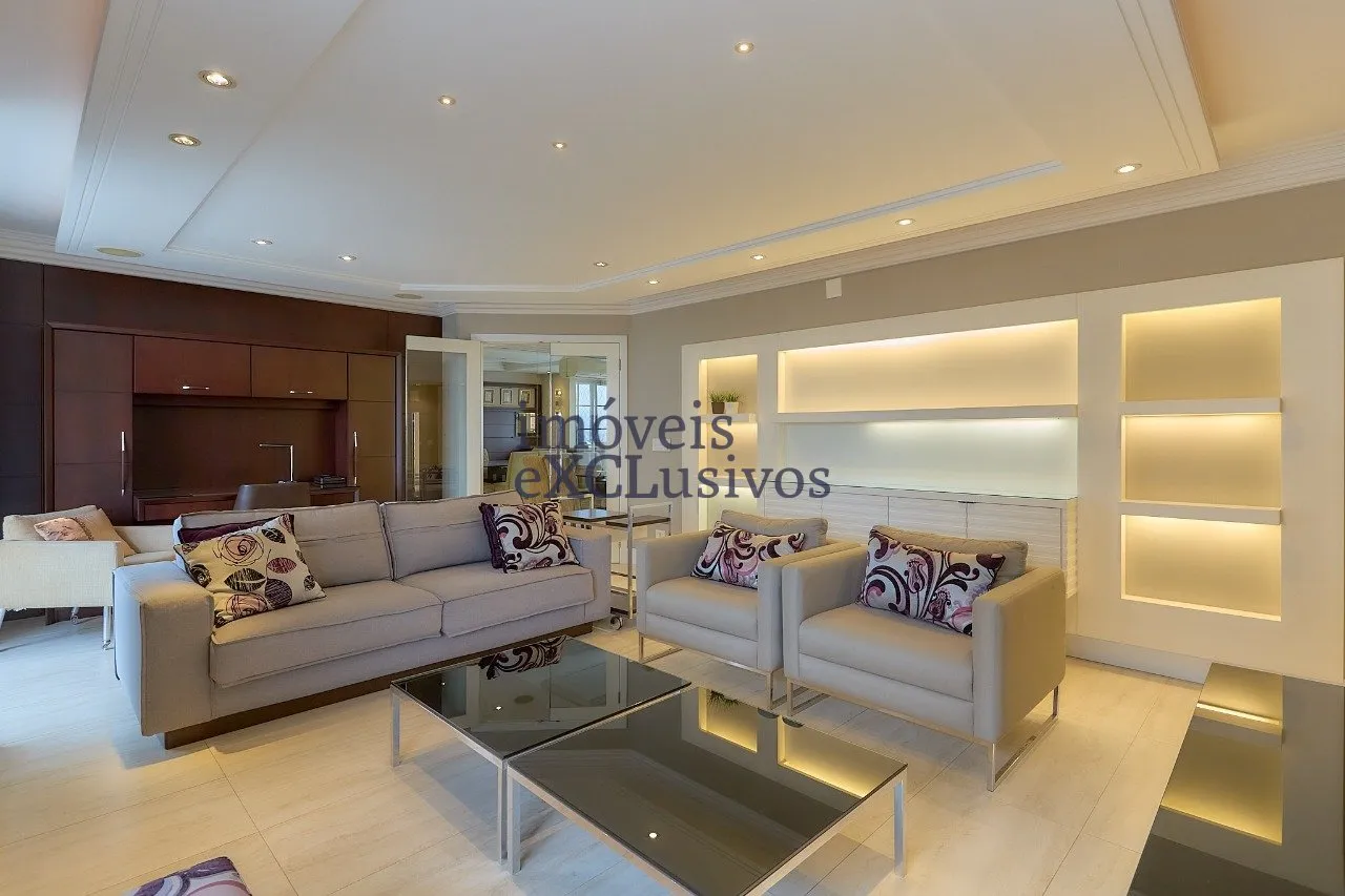 Floor-to-ceiling windows in a 3-bedroom apartment, 146 m²