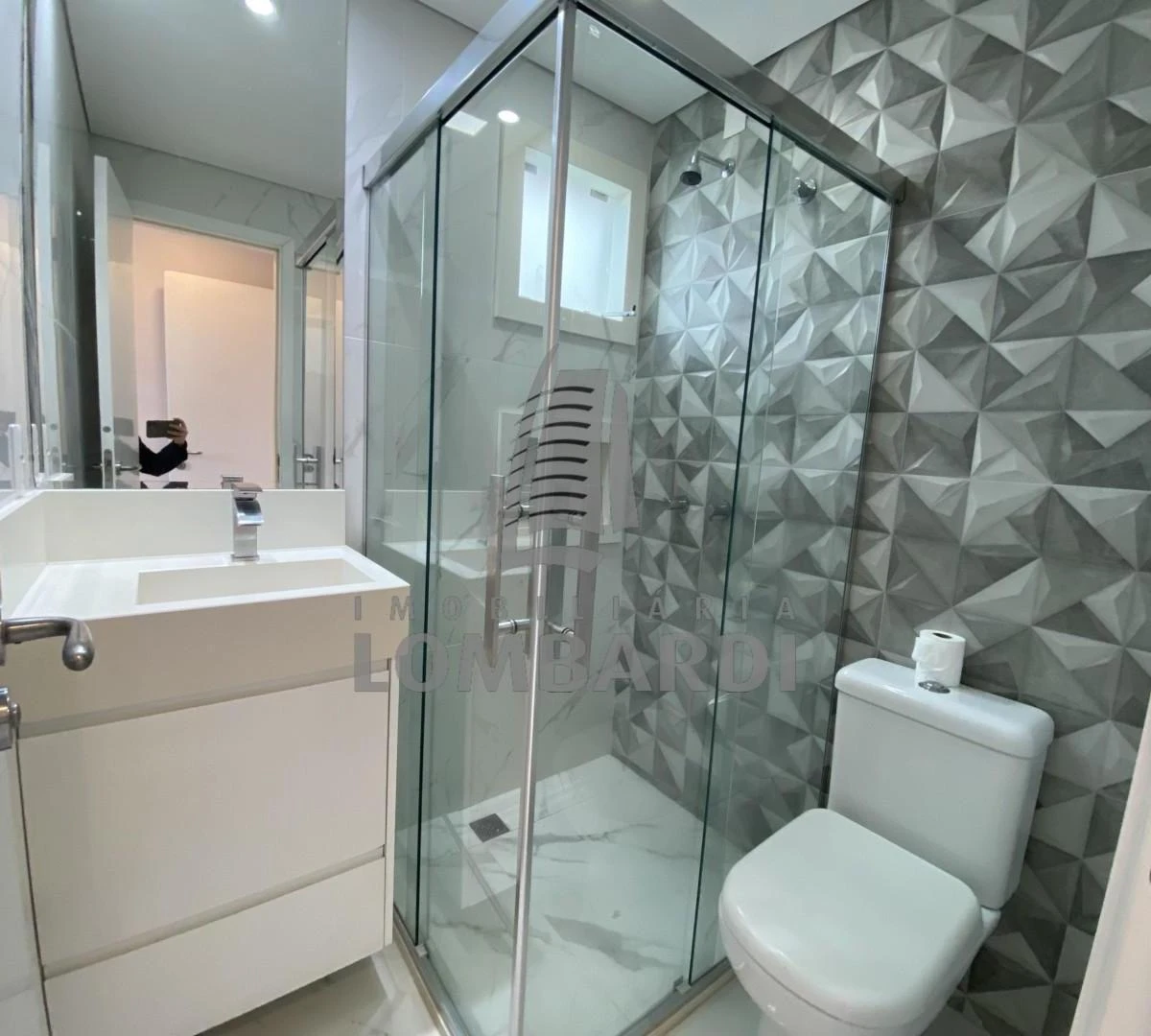 70 m² apartment with a walk-in closet and a washing machine — photo 10