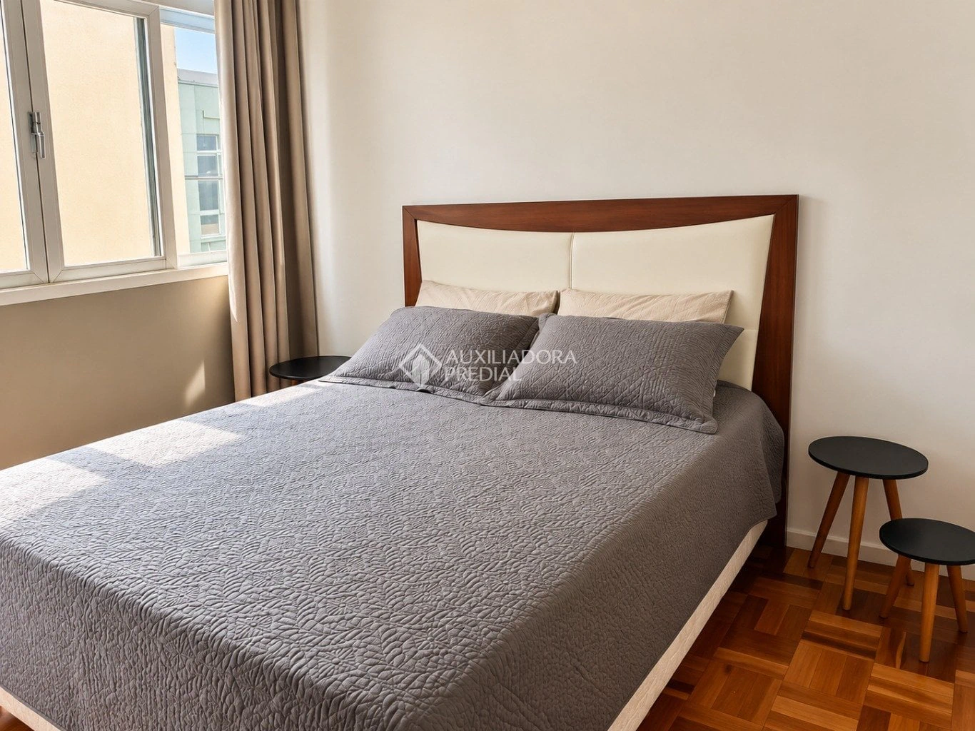 57 m² apartment with a home office and a walk-in closet — photo 7