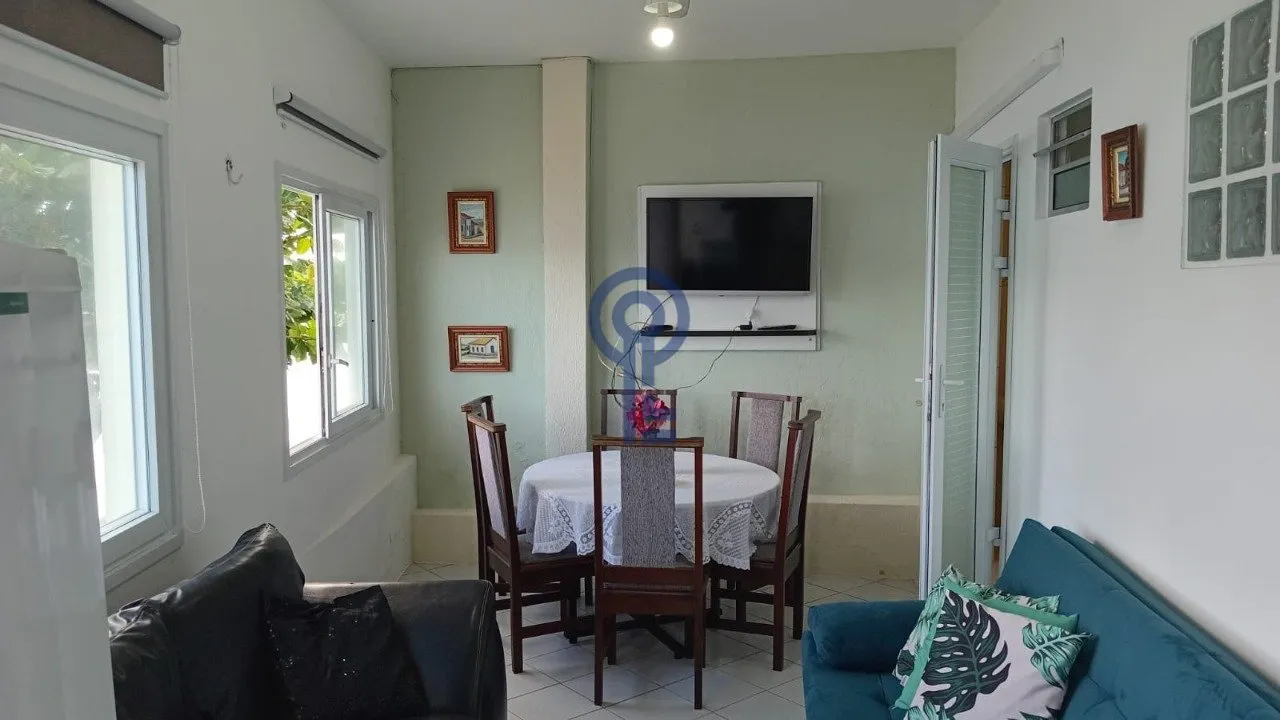 Furnished 2-bedroom apartment with open-plan kitchen