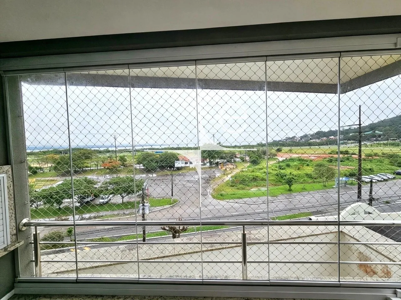 Apartment on the 4th floor with a glass-enclosed balcony — photo 17
