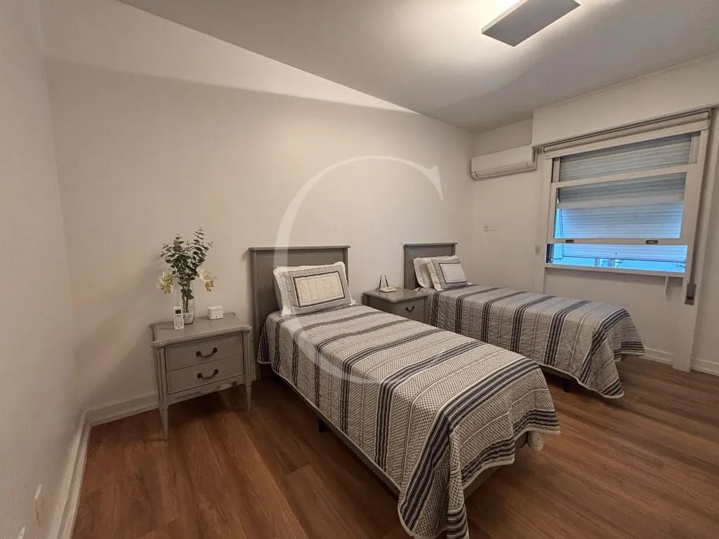 Bathtub in a 3-bedroom apartment, 127 m² — photo 13