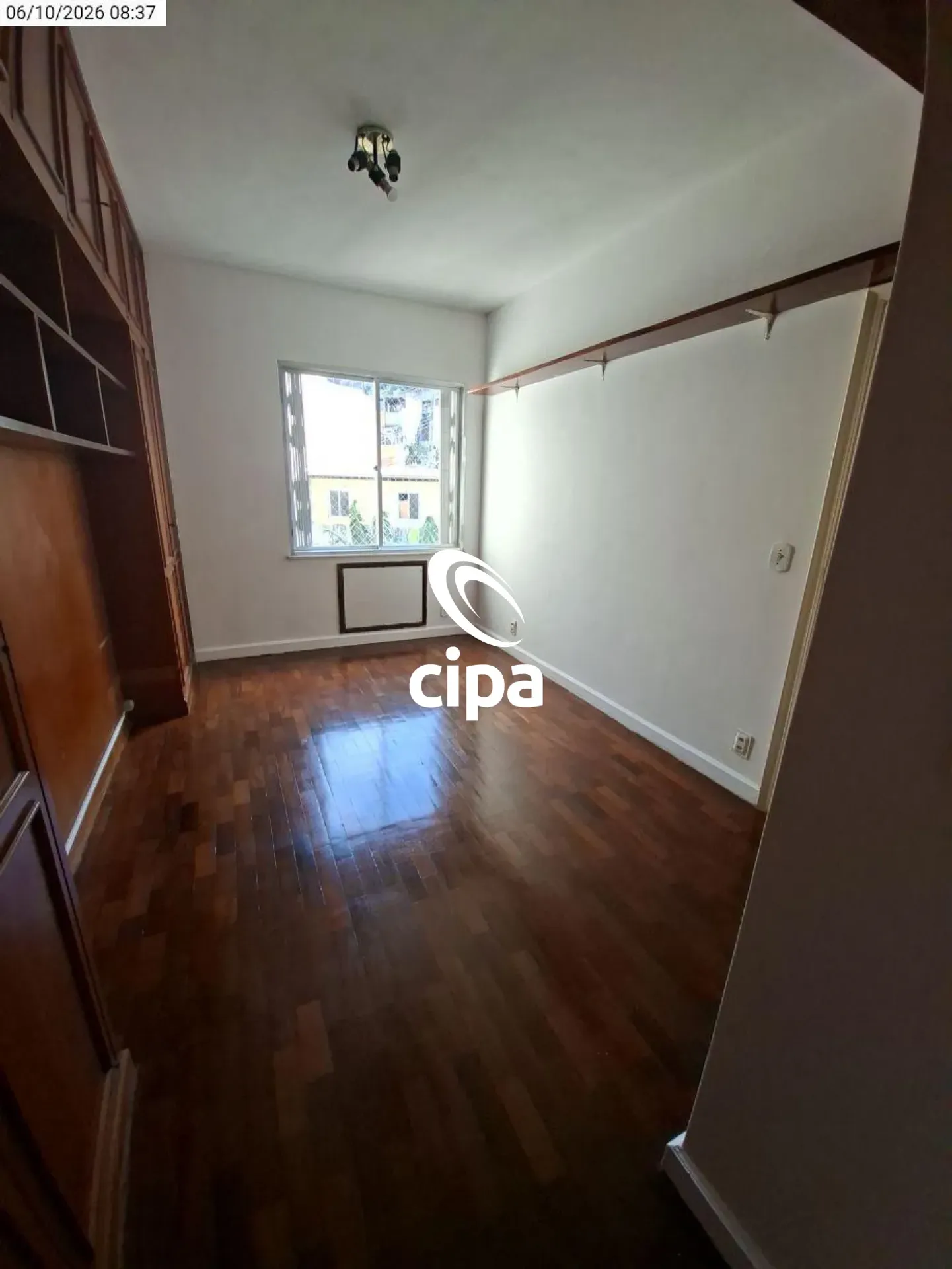 Glass-enclosed balcony in a 2-bedroom apartment, 83 m² — photo 7