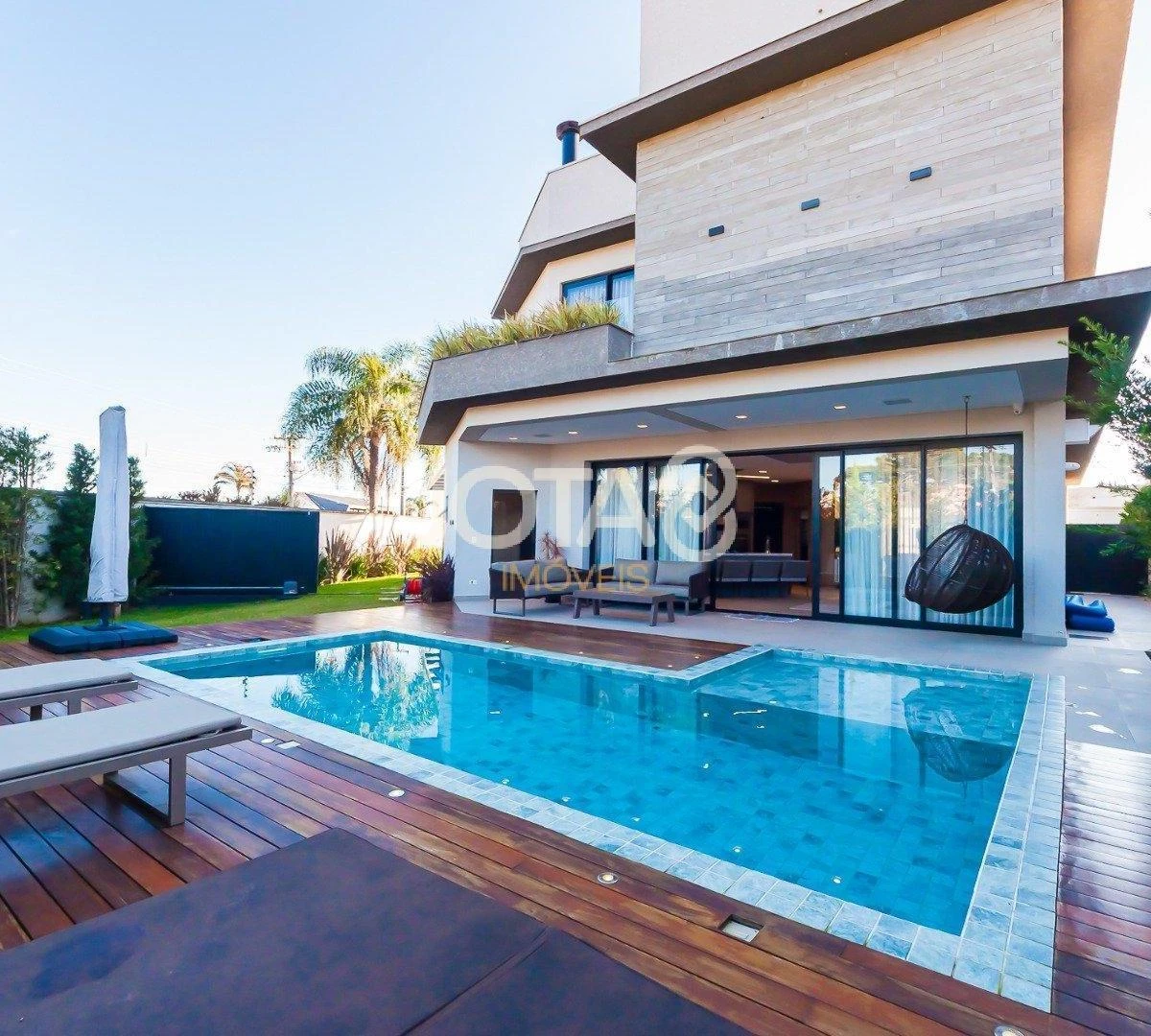Floor-to-ceiling windows in a 4-bedroom house, 305 m² — photo 4