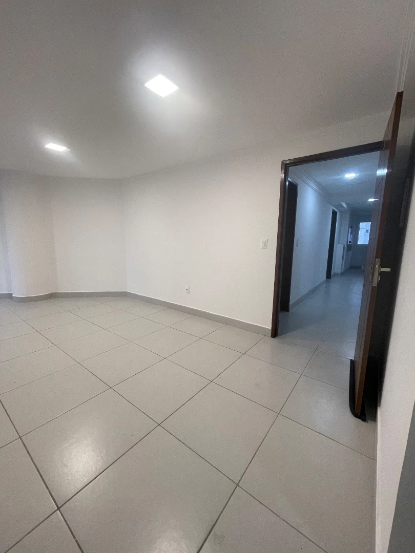 4-bedroom apartment in a building with a sauna — photo 10
