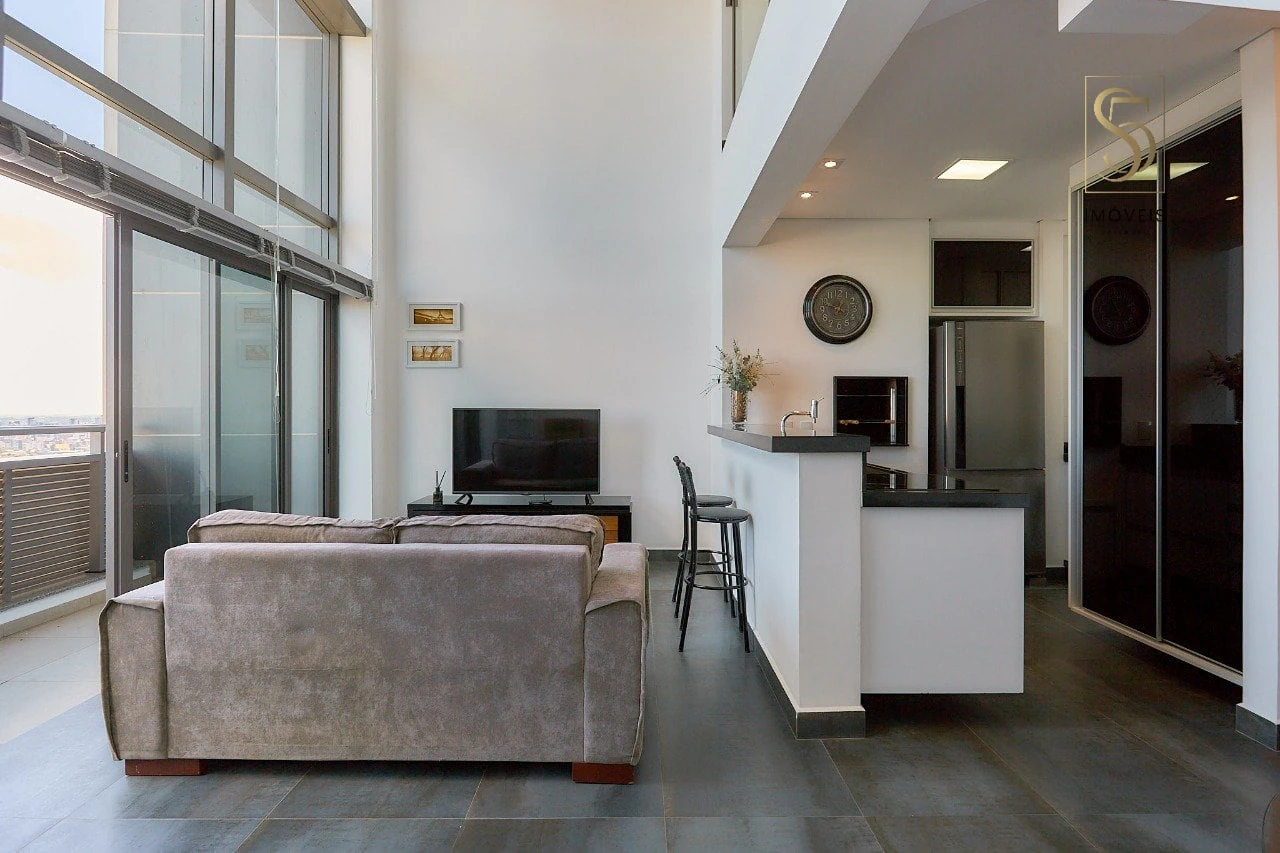 Floor-to-ceiling windows in a one-bedroom apartment, 140 m² — photo 12