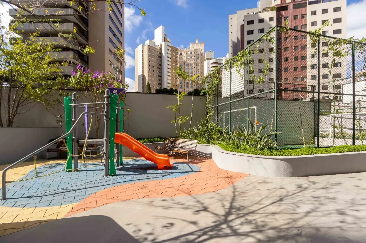 3-bedroom apartment in a building with a gym — photo 36