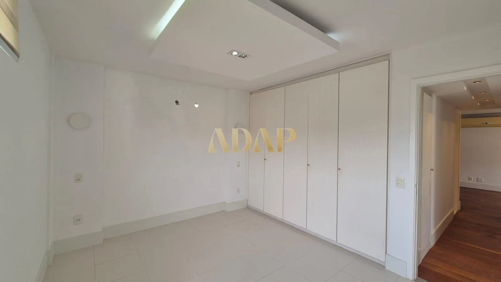 Камін та 3 спальні: квартира 123 м² — photo 22