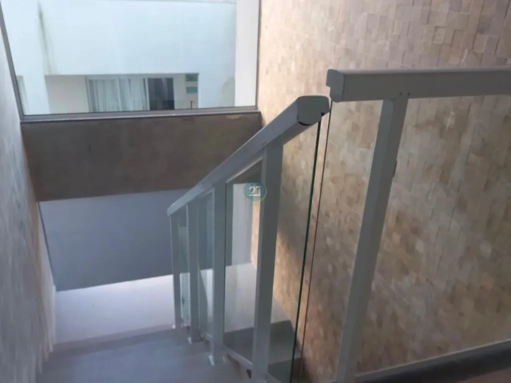 Rental house with 3 bedrooms and a glass balcony — photo 11