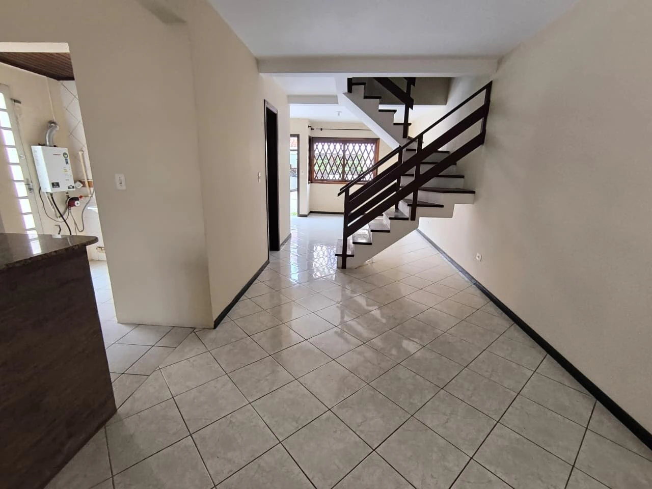 3-bedroom house with a walk-in closet in Curitiba — photo 5