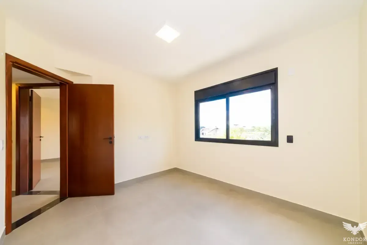 Two-story house with 230 m², 3 bedrooms and 4 baths — photo 37