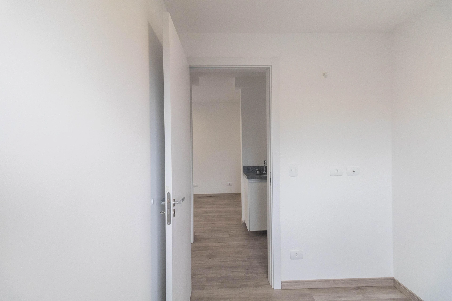 2-bedroom apartment in a building with a gym — photo 30