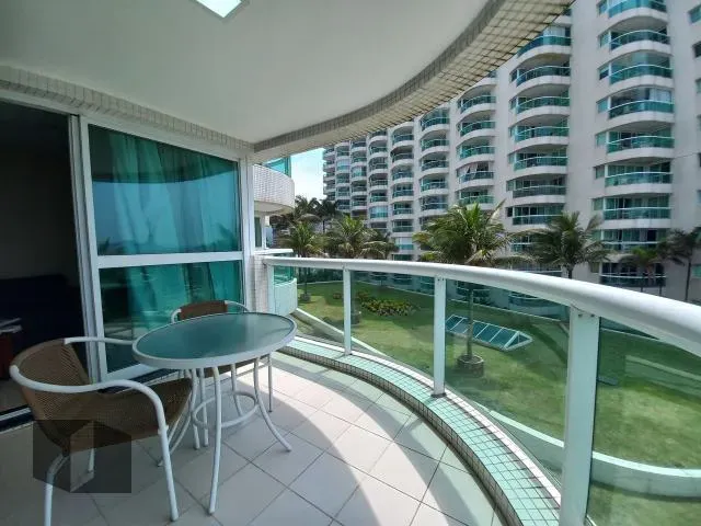 Furnished 1-bedroom apartment with enclosed balcony — photo 3