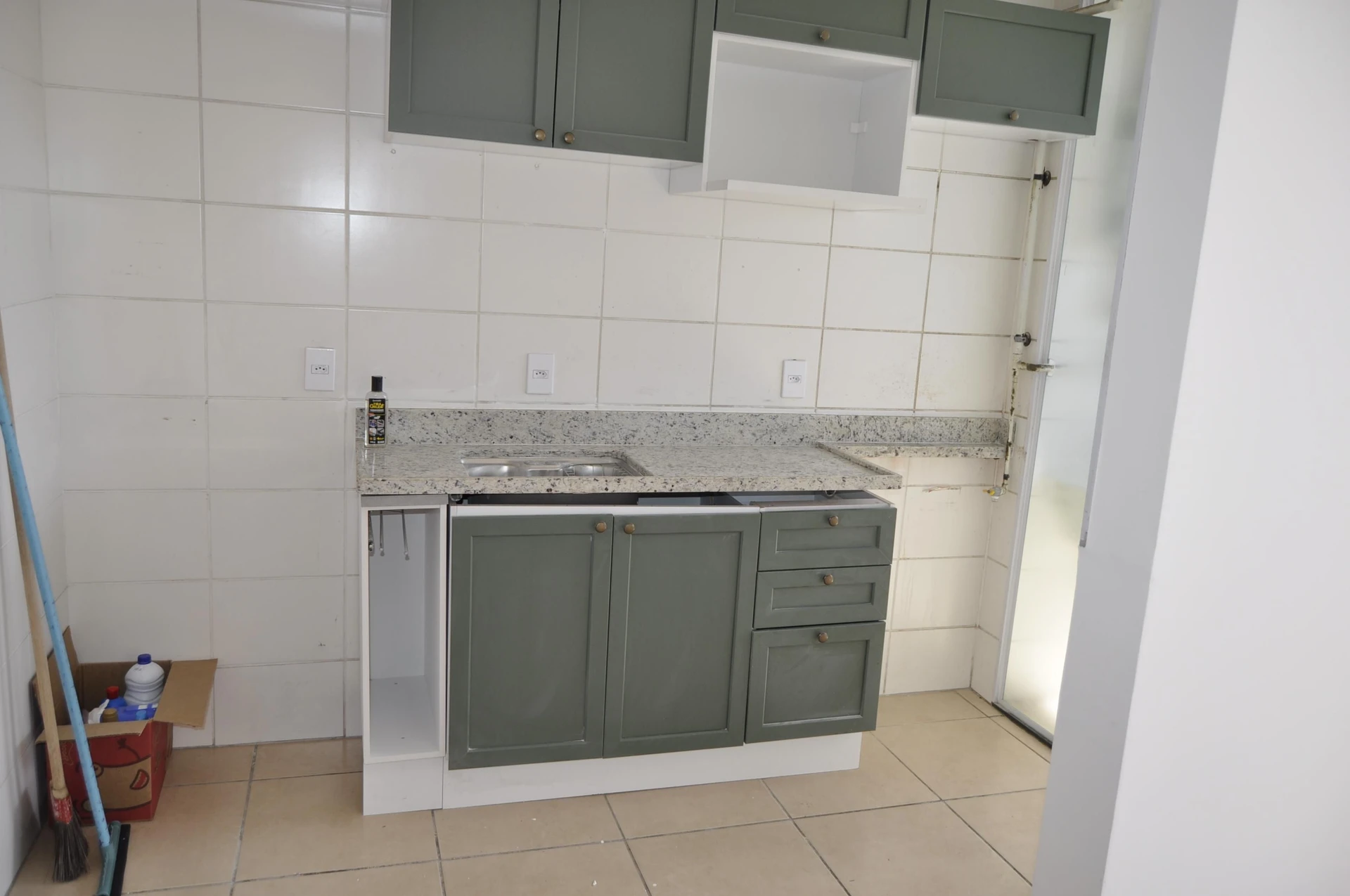 Балкон с грилем и 2 спальни: квартира 47 м² — photo 2
