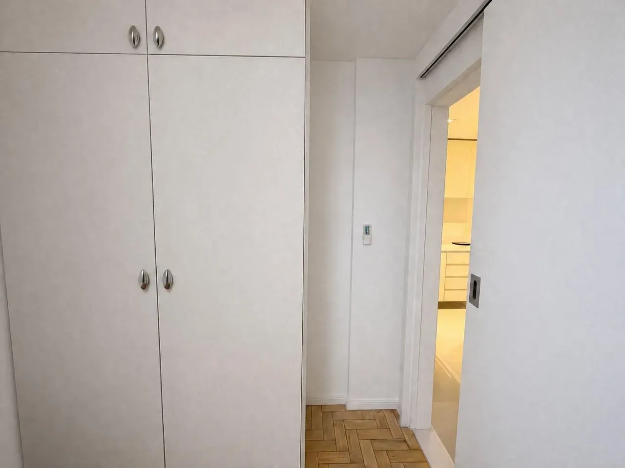 Furnished apartment, 74 m², with a glass-enclosed balcony — photo 18