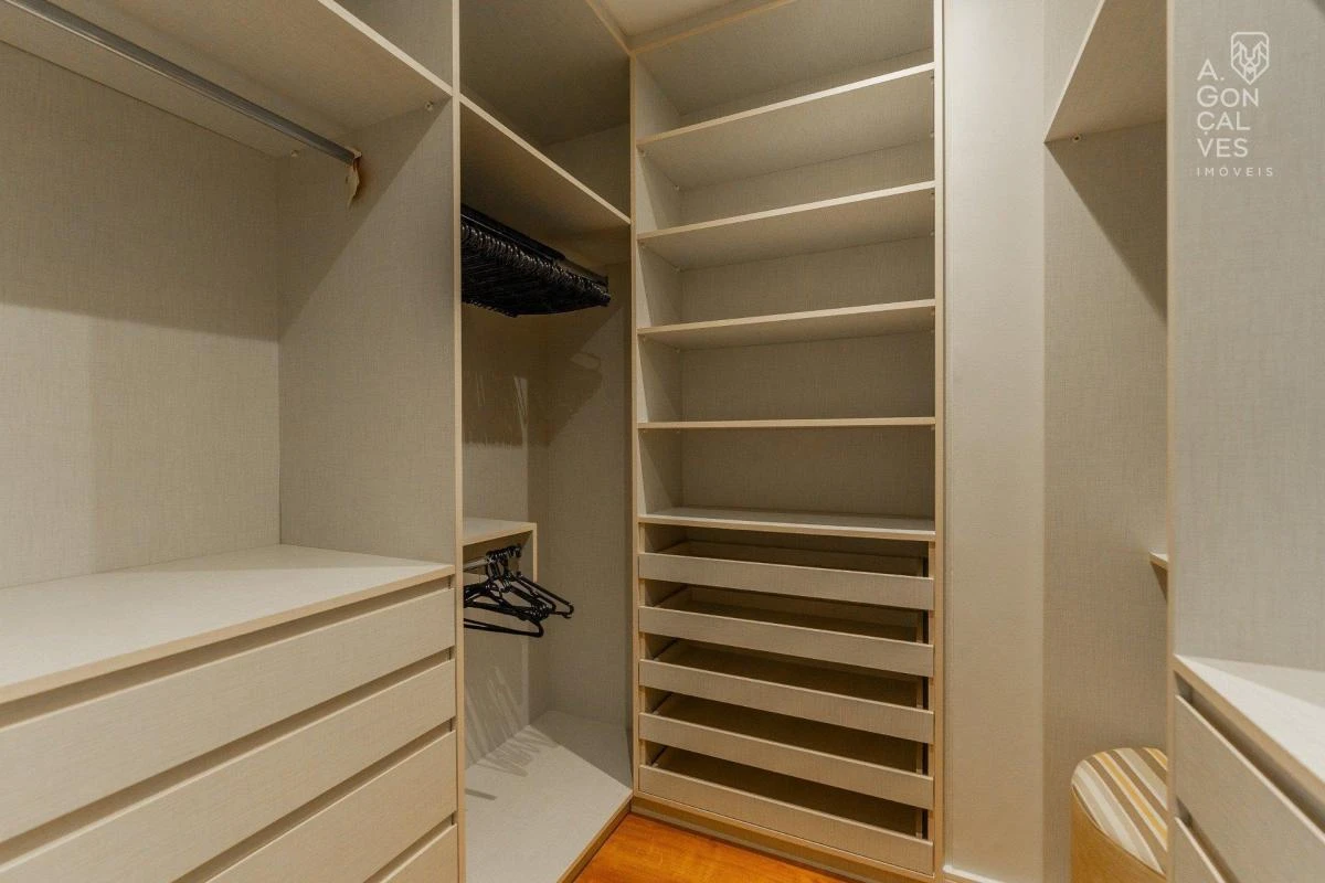 Furnished apartment, 150 m², with floor-to-ceiling windows — photo 27