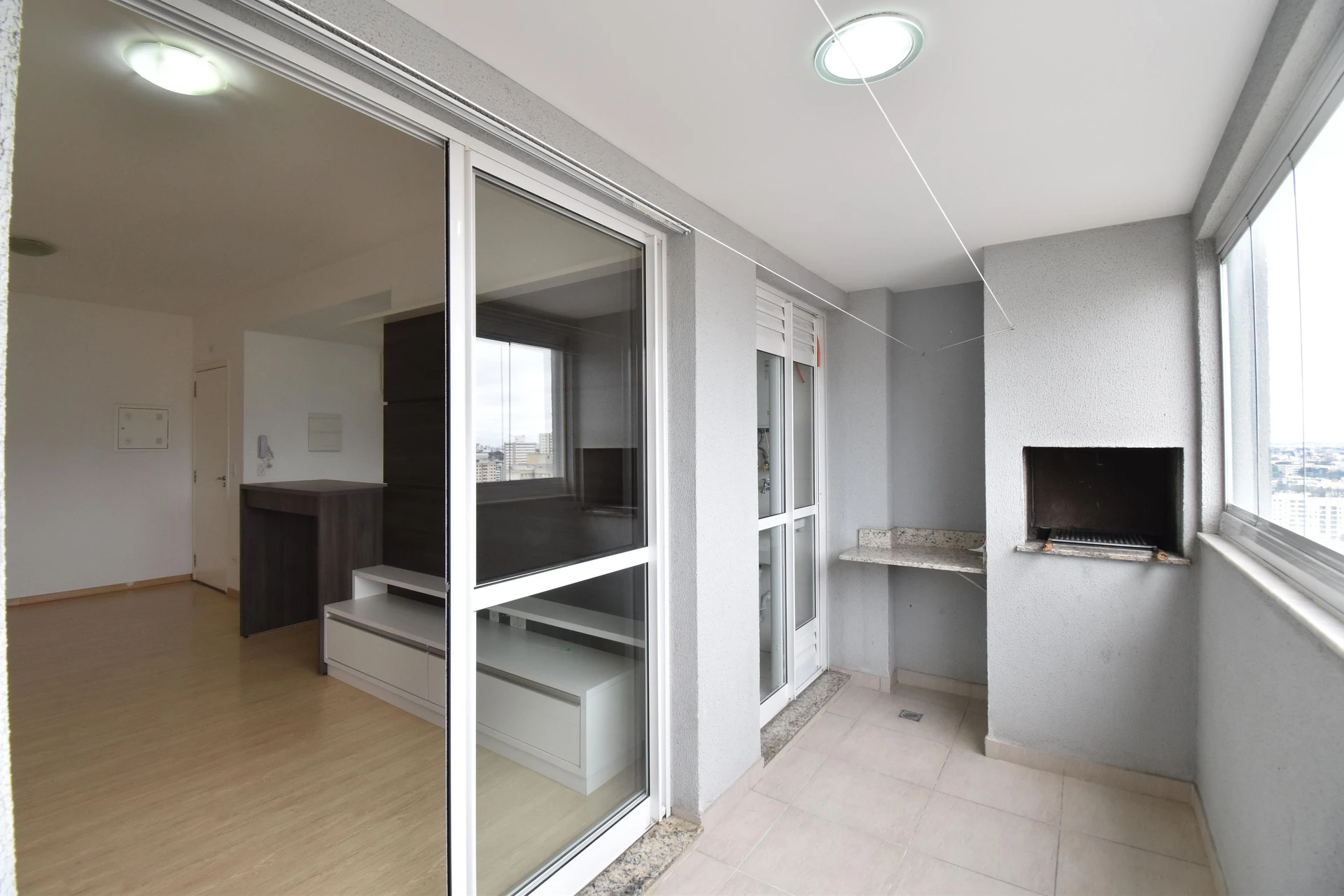 2-bedroom apartment with a grill on the balcony — photo 6