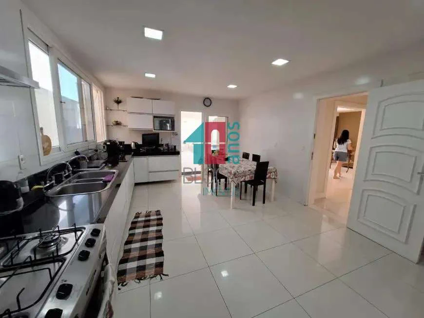 Будинок на 668 м² з 4 спальнями та власним садом — photo 2