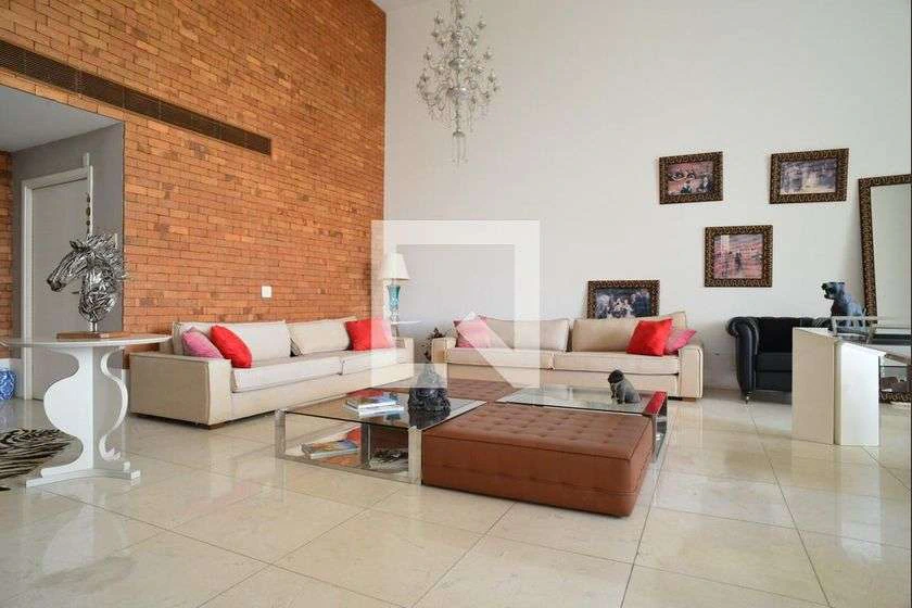 4-bedroom apartment with enclosed glass balcony — photo 15