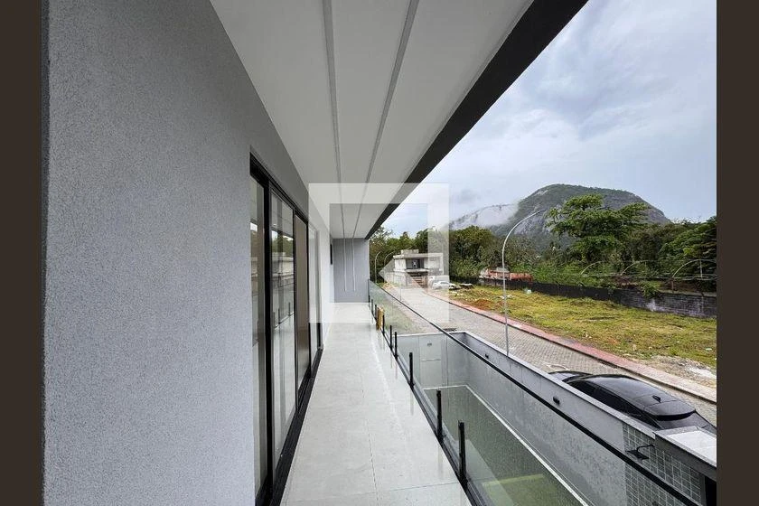 Rental house with 4 bedrooms and 222 m², balcony — photo 20