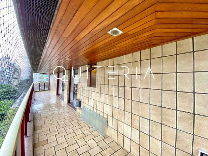 3-bedroom apartment with a glassed-in balcony — photo 11
