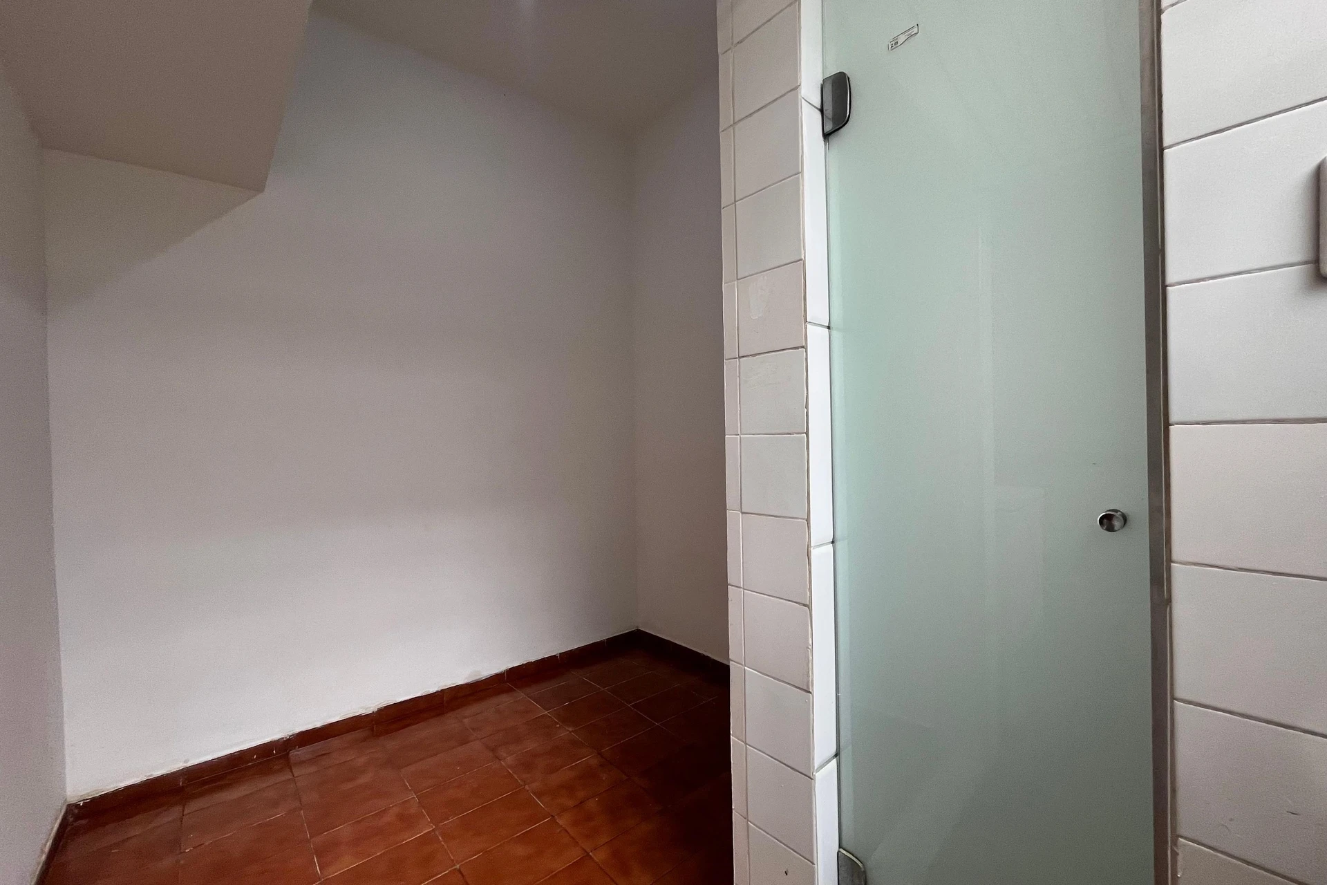 3-bedroom apartment with a walk-in closet — photo 55