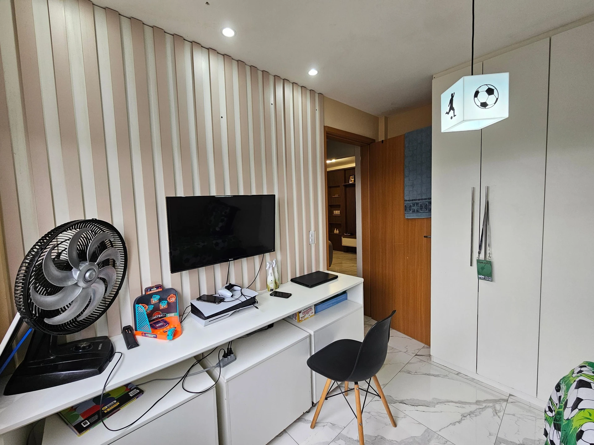 2-bedroom apartment in a building with a pool — photo 7