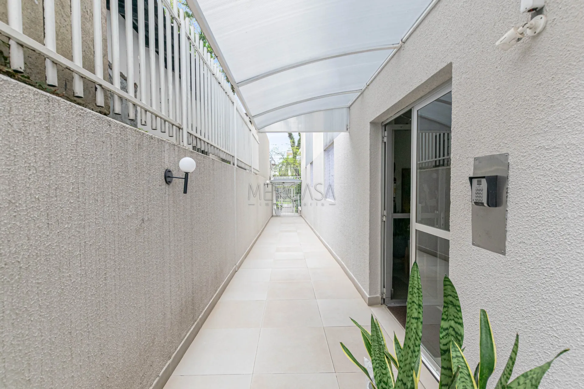 One-bedroom, 31 m² apartment in Curitiba — photo 17