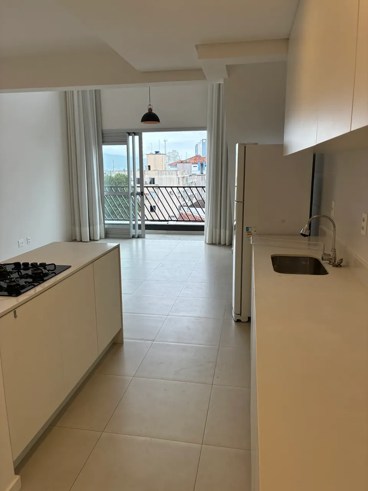 One-bedroom apartment with a mountain view in Florianópolis — photo 12