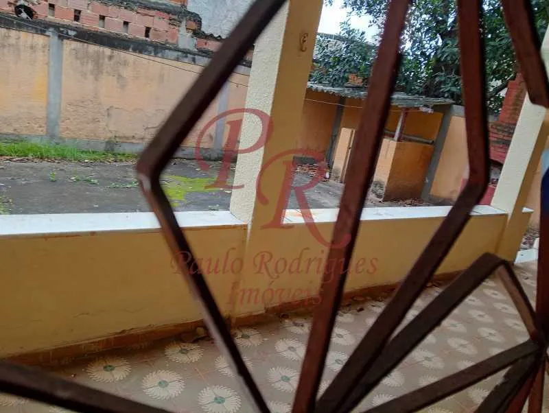 Balcony with a grill in a 2-bedroom house, 90 m² — photo 18