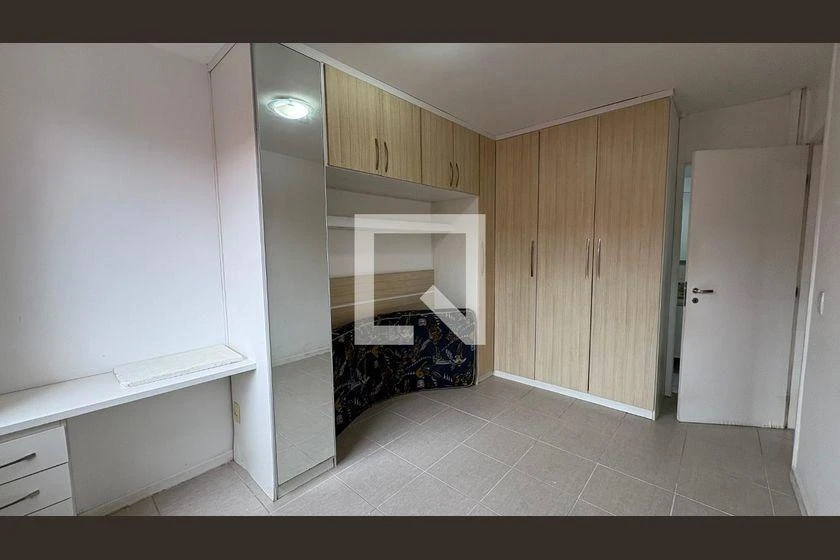 2-bedroom apartment in a building with a gym — photo 8