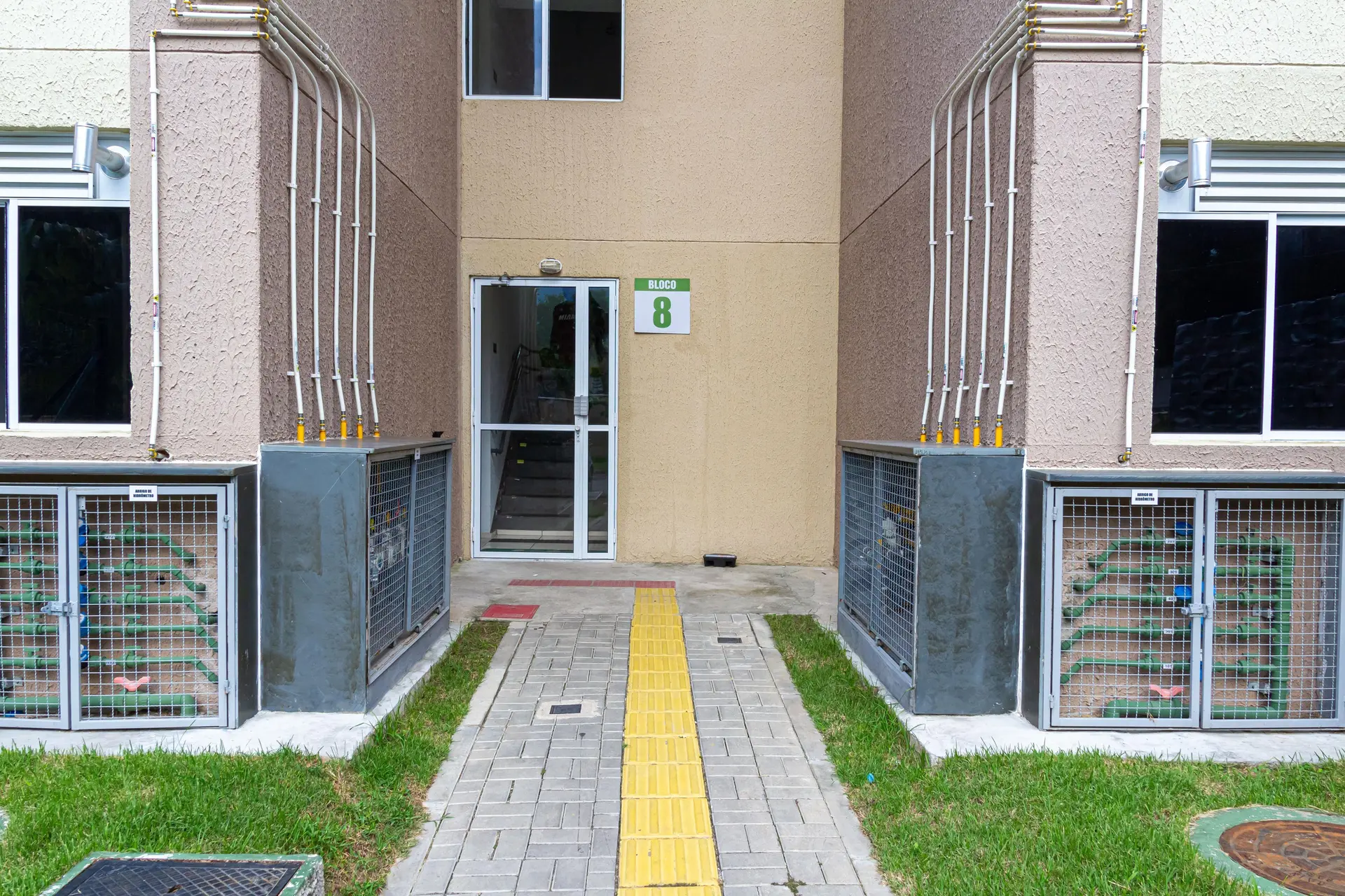 Apartamento de 2 habitaciones con balcón y jardín privado — photo 4