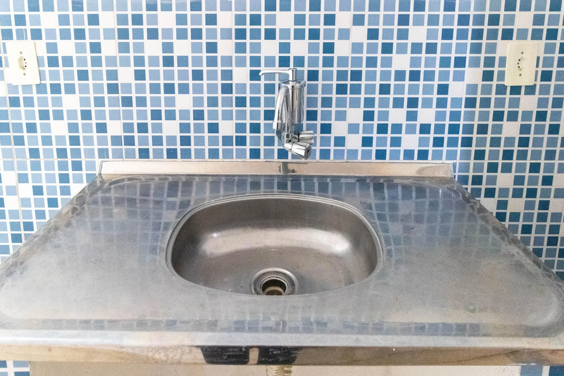 Unfurnished studio with 1 bedroom and 1 bathroom — photo 8